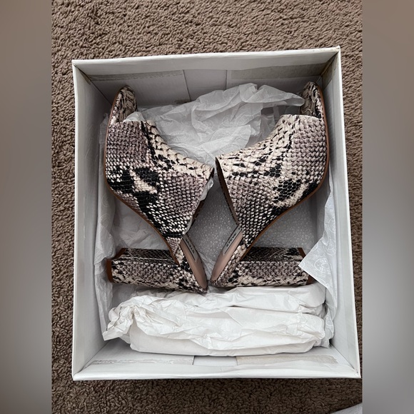 Steve Madden Women’s Esmeralda Natural Snake Sandals - Picture 6 of 7